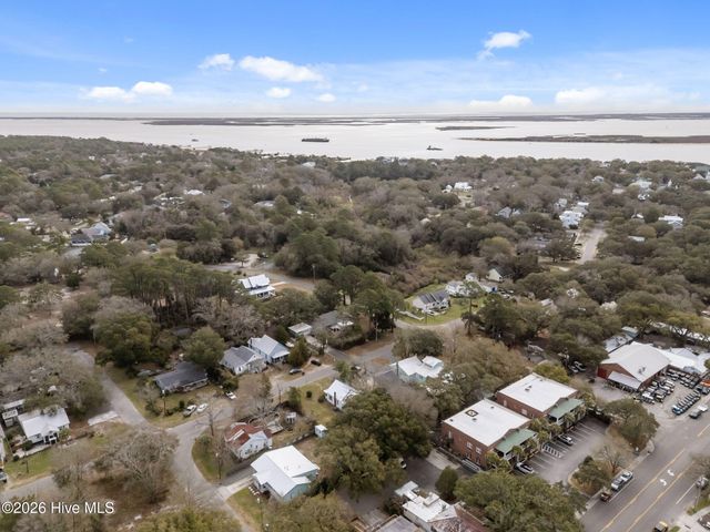 614 N Atlantic Avenue, Southport, NC 28461