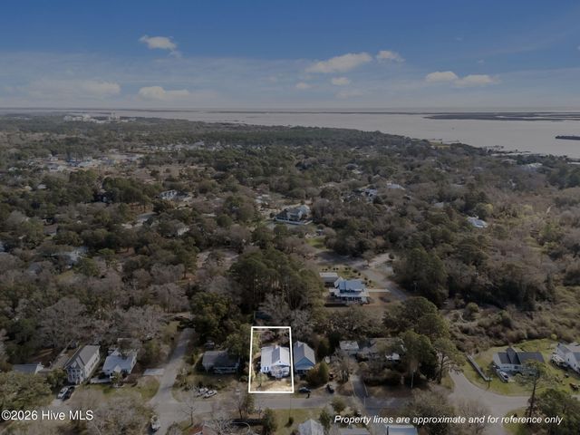614 N Atlantic Avenue, Southport, NC 28461