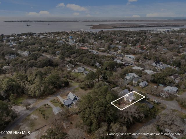 614 N Atlantic Avenue, Southport, NC 28461