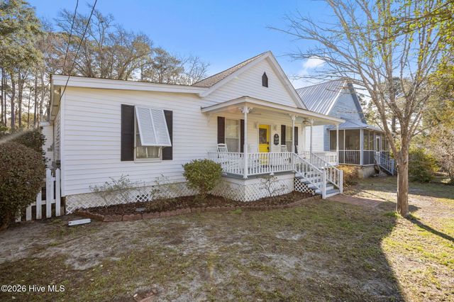 614 N Atlantic Avenue, Southport, NC 28461