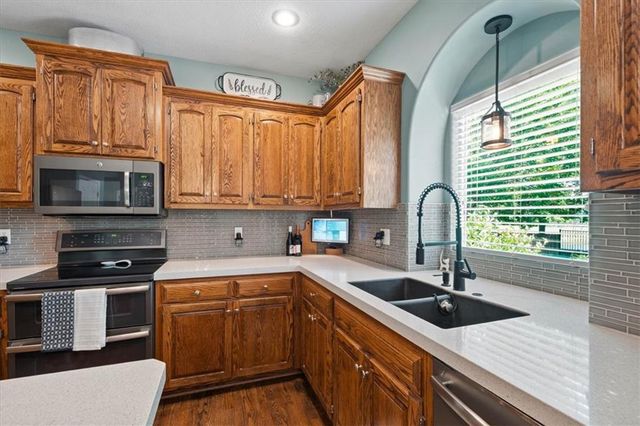 721 S Sycamore Street, Gardner, KS 66030