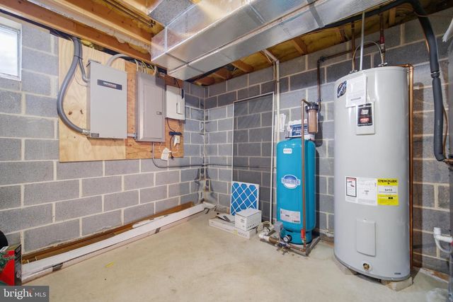 5089 MCLEAN STATION RD, Green Lane, PA 18054