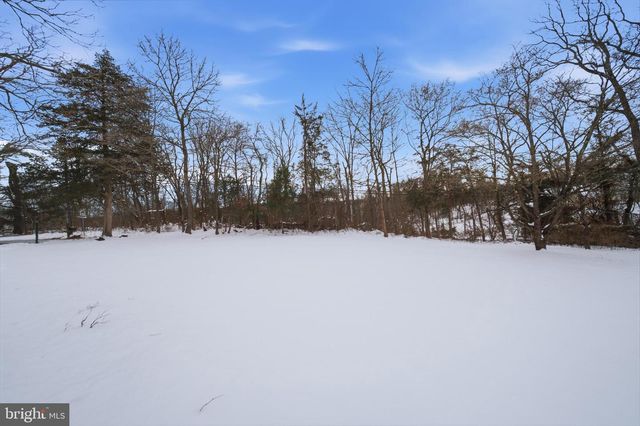 5089 MCLEAN STATION RD, Green Lane, PA 18054