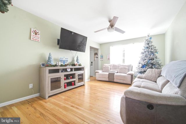 5089 MCLEAN STATION RD, Green Lane, PA 18054