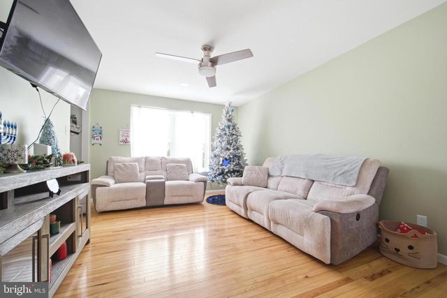 5089 MCLEAN STATION RD, Green Lane, PA 18054