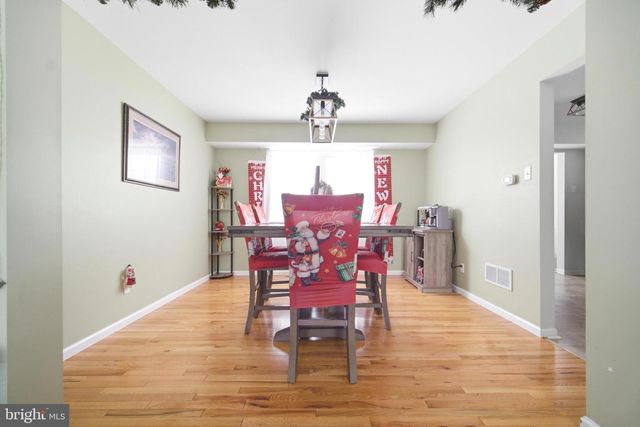 5089 MCLEAN STATION RD, Green Lane, PA 18054