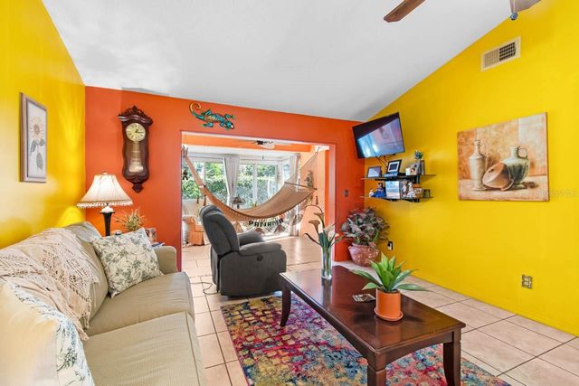 324 KNOTTWOOD COURT, Sun City Center, FL 33573