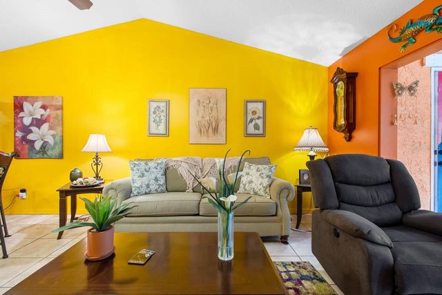 324 KNOTTWOOD COURT, Sun City Center, FL 33573