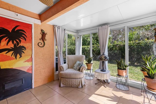 324 KNOTTWOOD COURT, Sun City Center, FL 33573