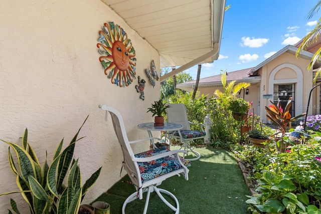 324 KNOTTWOOD COURT, Sun City Center, FL 33573