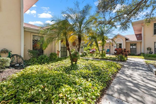 324 KNOTTWOOD COURT, Sun City Center, FL 33573