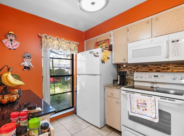 324 KNOTTWOOD COURT, Sun City Center, FL 33573