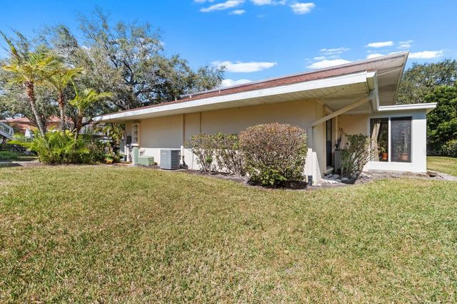 324 KNOTTWOOD COURT, Sun City Center, FL 33573