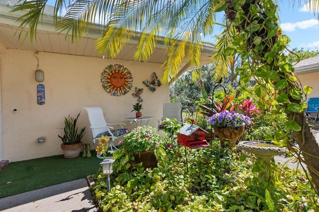 324 KNOTTWOOD COURT, Sun City Center, FL 33573