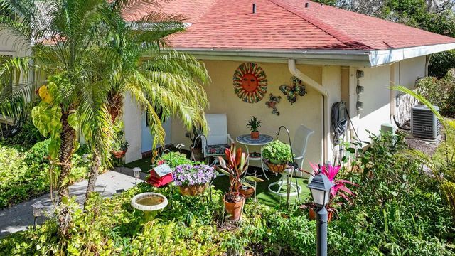 324 KNOTTWOOD COURT, Sun City Center, FL 33573