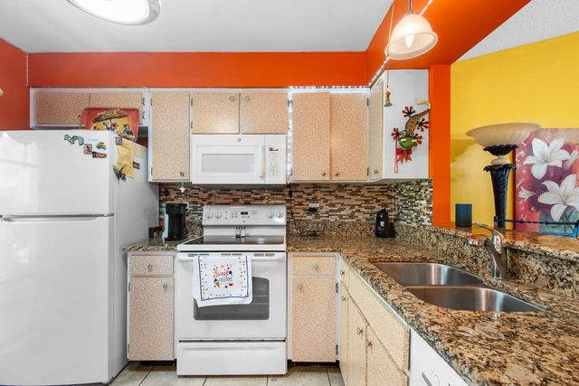 324 KNOTTWOOD COURT, Sun City Center, FL 33573