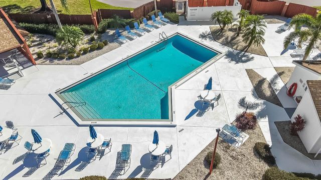 324 KNOTTWOOD COURT, Sun City Center, FL 33573