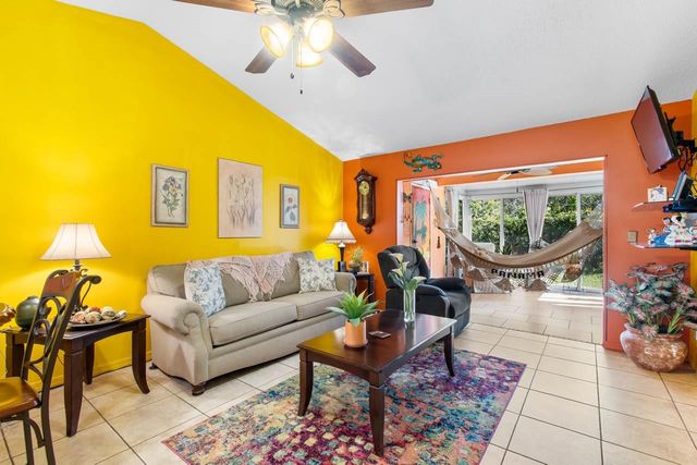 324 KNOTTWOOD COURT, Sun City Center, FL 33573