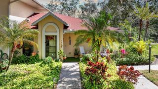 324 KNOTTWOOD COURT, Sun City Center, FL 33573