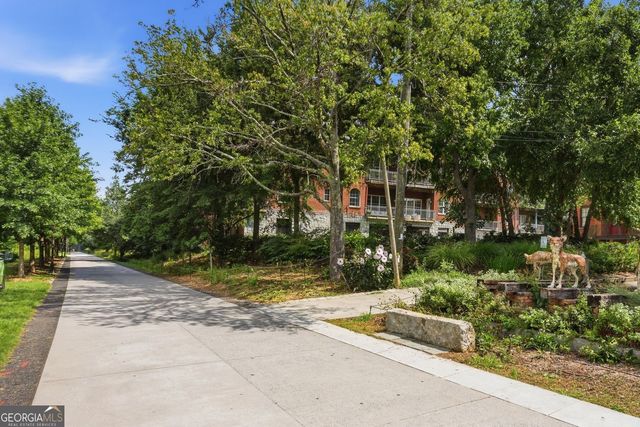 810 Highland Green Way NE, Atlanta, GA 30306