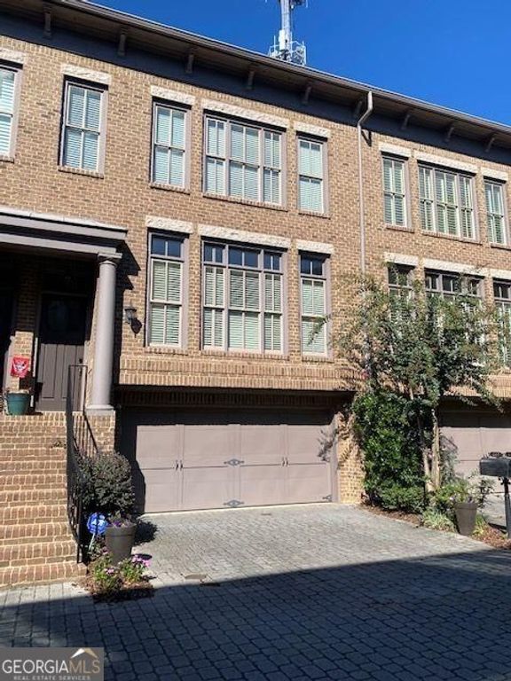 810 Highland Green Way NE, Atlanta, GA 30306