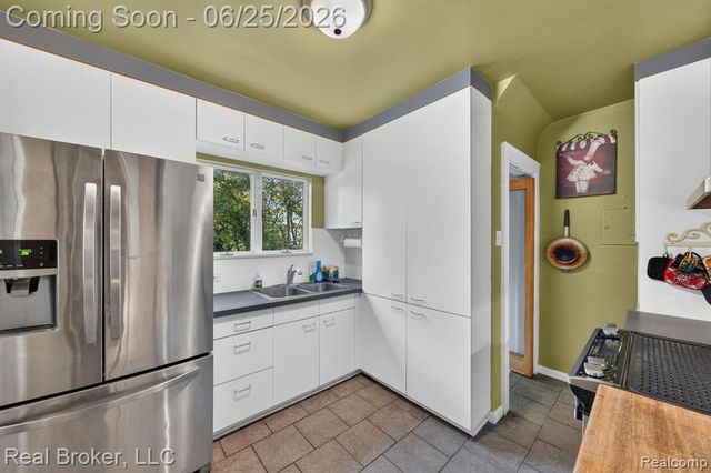 30 Dakota Street, Pontiac, MI 48341