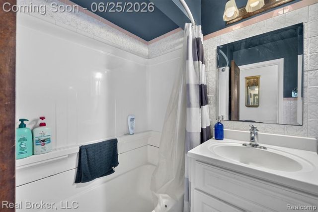 30 Dakota Street, Pontiac, MI 48341