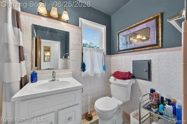 30 Dakota Street, Pontiac, MI 48341