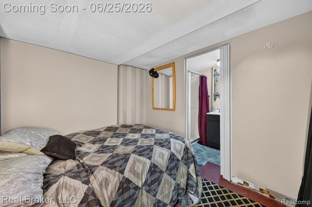 30 Dakota Street, Pontiac, MI 48341