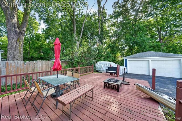 30 Dakota Street, Pontiac, MI 48341
