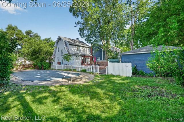 30 Dakota Street, Pontiac, MI 48341