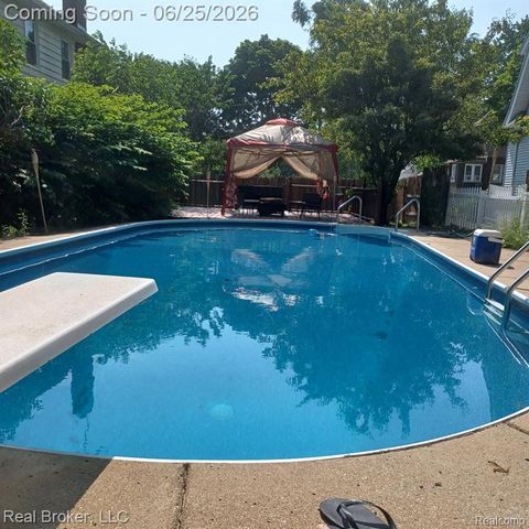 30 Dakota Street, Pontiac, MI 48341