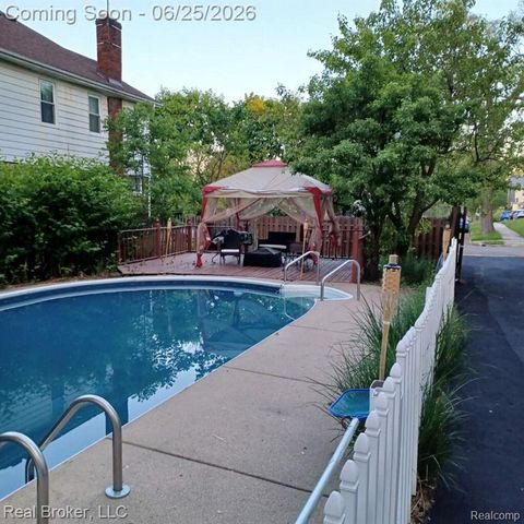 30 Dakota Street, Pontiac, MI 48341