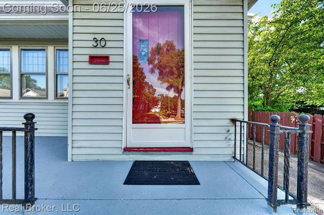 30 Dakota Street, Pontiac, MI 48341