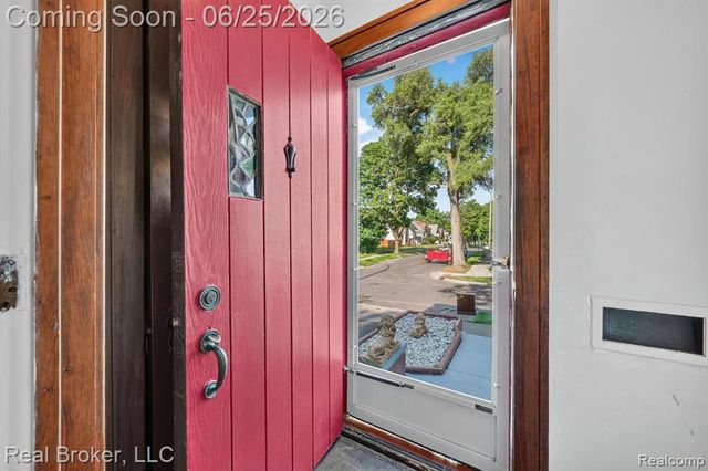 30 Dakota Street, Pontiac, MI 48341