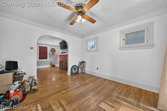 30 Dakota Street, Pontiac, MI 48341