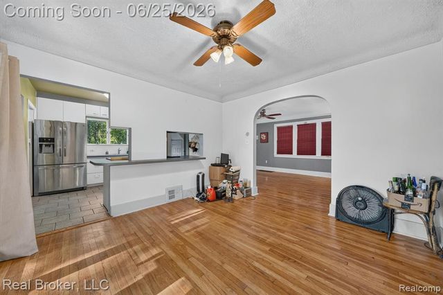 30 Dakota Street, Pontiac, MI 48341