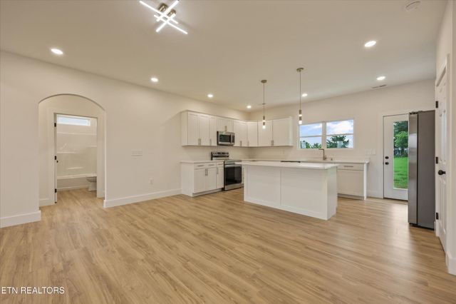 829 Wehali Tr, Kodak, TN 37764