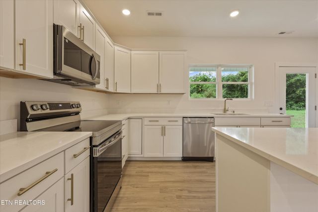 829 Wehali Tr, Kodak, TN 37764