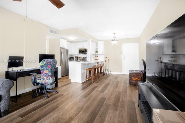 9682 Fontainebleau Blvd 503, Miami, FL 33172