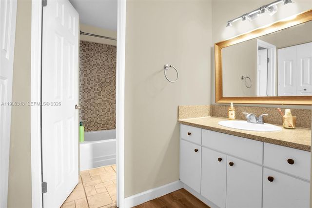 9682 Fontainebleau Blvd 503, Miami, FL 33172