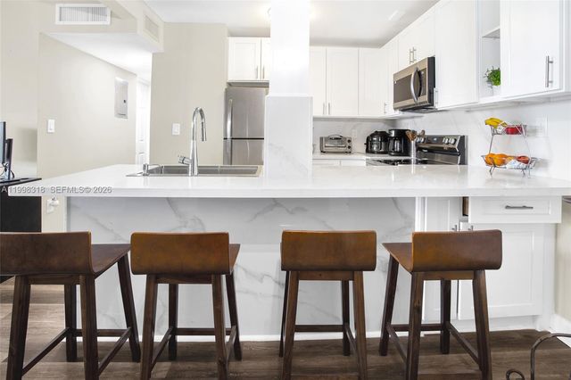 9682 Fontainebleau Blvd 503, Miami, FL 33172