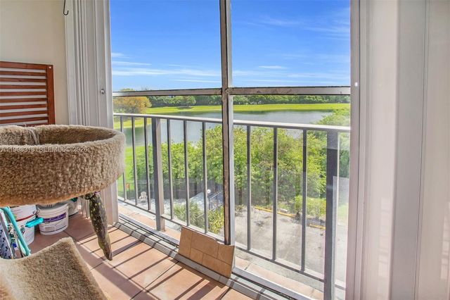 9682 Fontainebleau Blvd 503, Miami, FL 33172