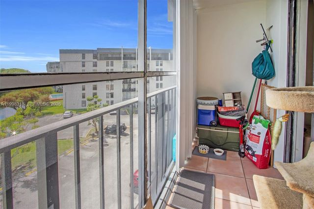 9682 Fontainebleau Blvd 503, Miami, FL 33172