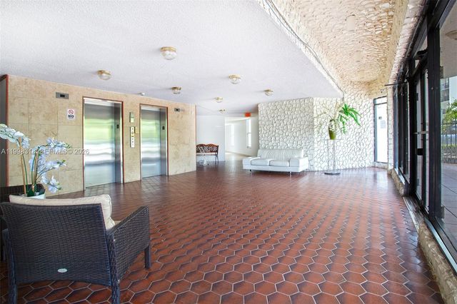 9682 Fontainebleau Blvd 503, Miami, FL 33172