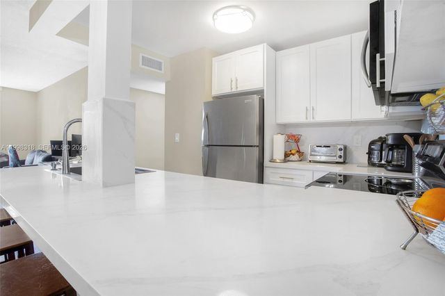 9682 Fontainebleau Blvd 503, Miami, FL 33172