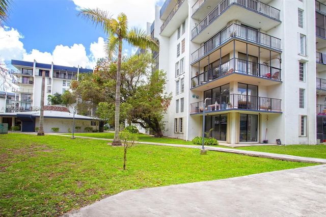 9682 Fontainebleau Blvd 503, Miami, FL 33172