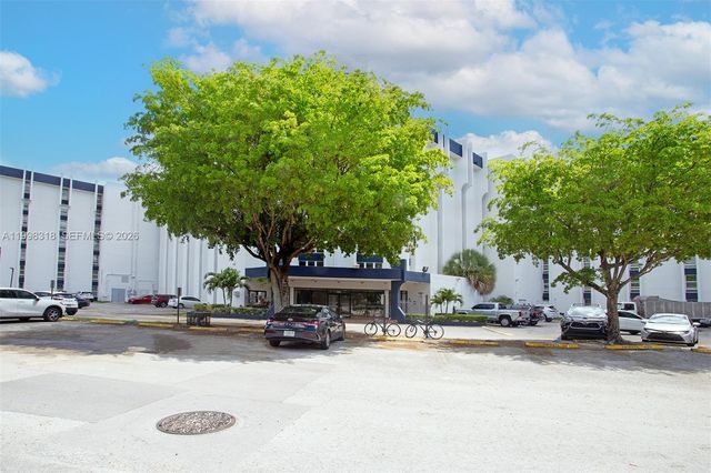 9682 Fontainebleau Blvd 503, Miami, FL 33172