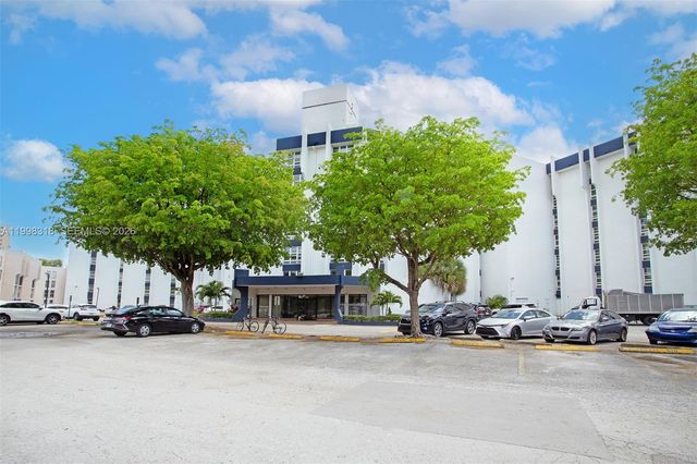 9682 Fontainebleau Blvd 503, Miami, FL 33172