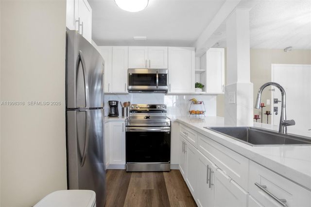 9682 Fontainebleau Blvd 503, Miami, FL 33172